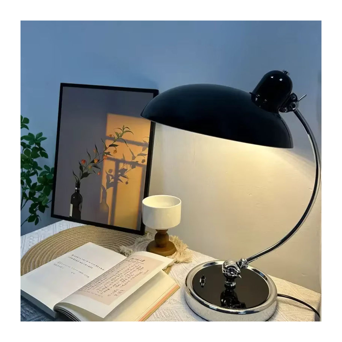 Bauhaus Moderne Tischlampe aus Metall in Rot für Wohnzimmer Schlafzimmer und Arbeitszimmer - Bild 4