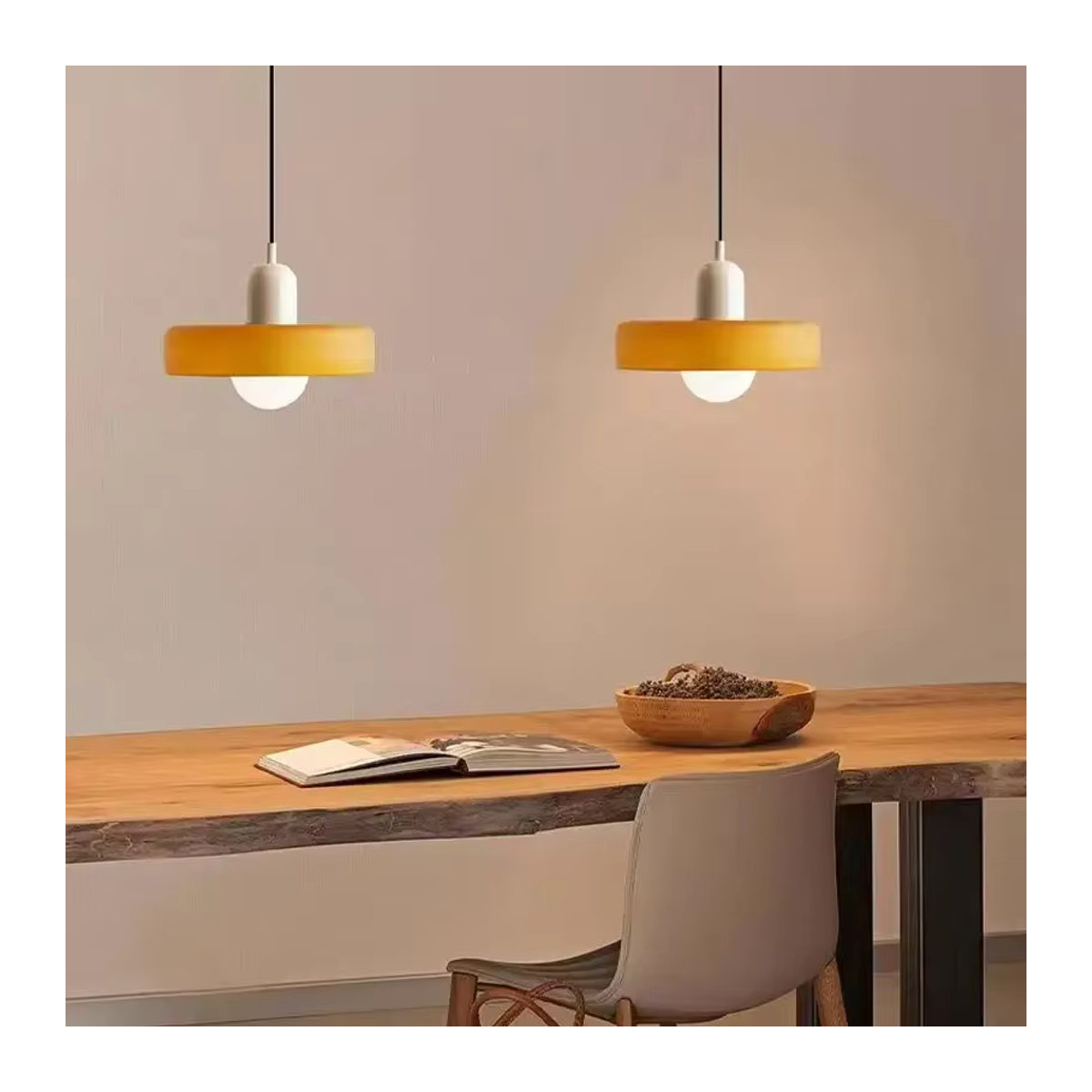 Bauhaus Pendelleuchte Macaron aus Glas in Gelb für Wohnzimmer und Esszimmer - Bild 1