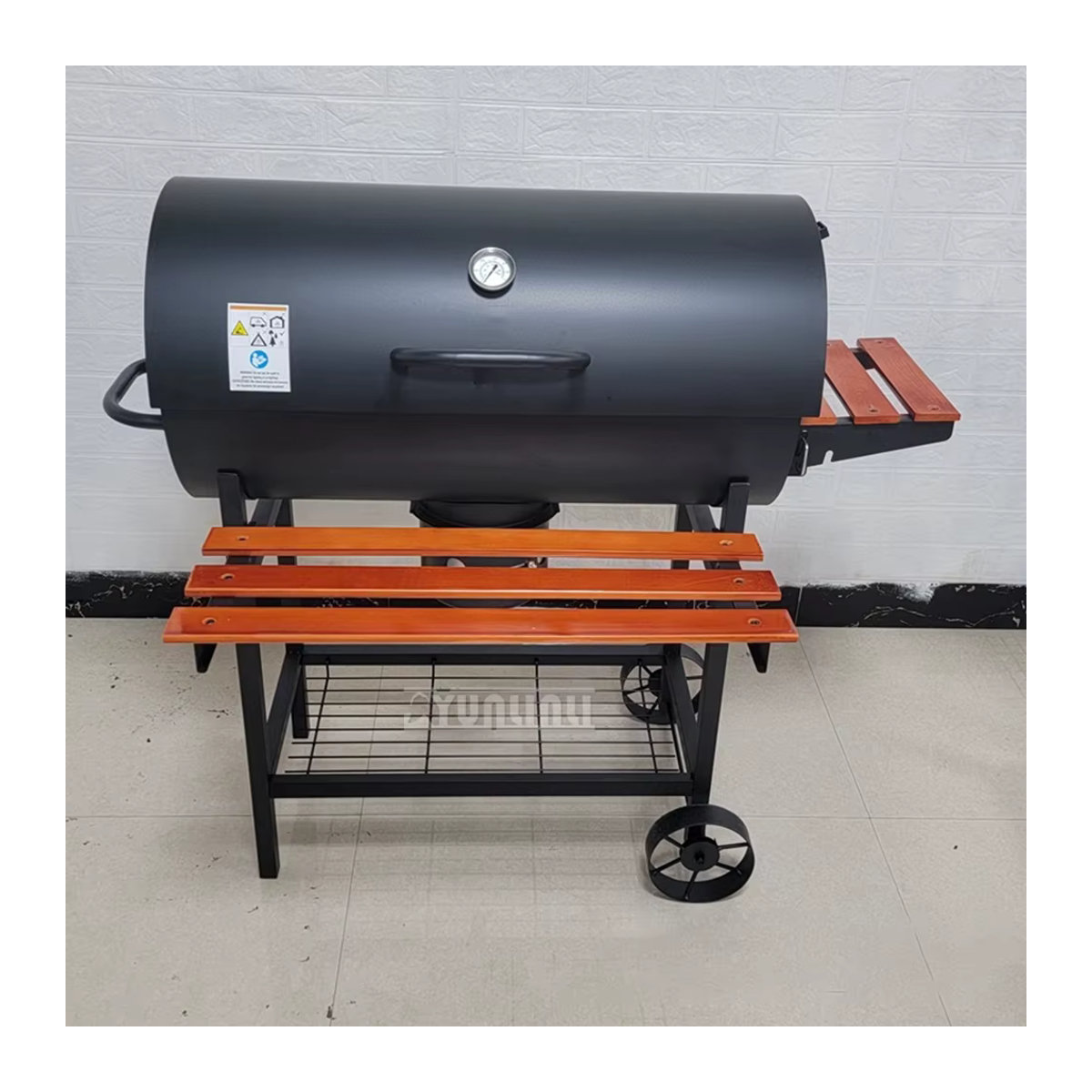 BBQ Holzkohlegrill im Barrel-Stil aus verchromtem Eisen in Schwarz mit Thermometer und drei Racks - Bild 2