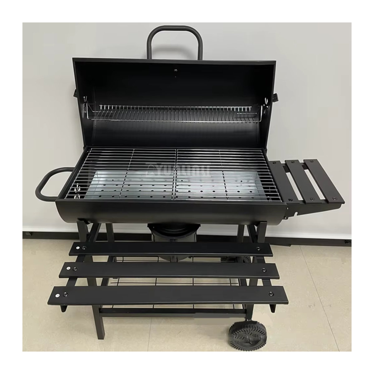 BBQ Holzkohlegrill im Barrel-Stil aus verchromtem Eisen in Schwarz mit Thermometer und drei Racks - Bild 4