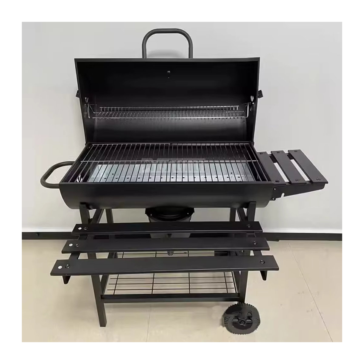 BBQ Holzkohlegrill im Barrel-Stil aus verchromtem Eisen in Schwarz mit Thermometer und drei Racks - Bild 5