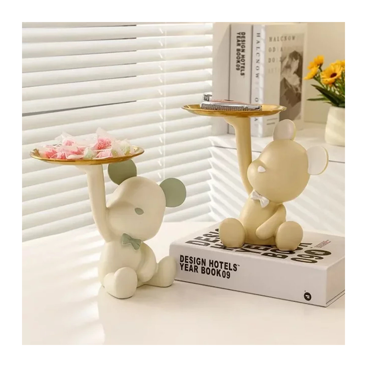 Bearbrick Schlüsselablage Bär in Beige aus Kunstharz als moderne Wohnzimmer-Dekoration - Bild 1