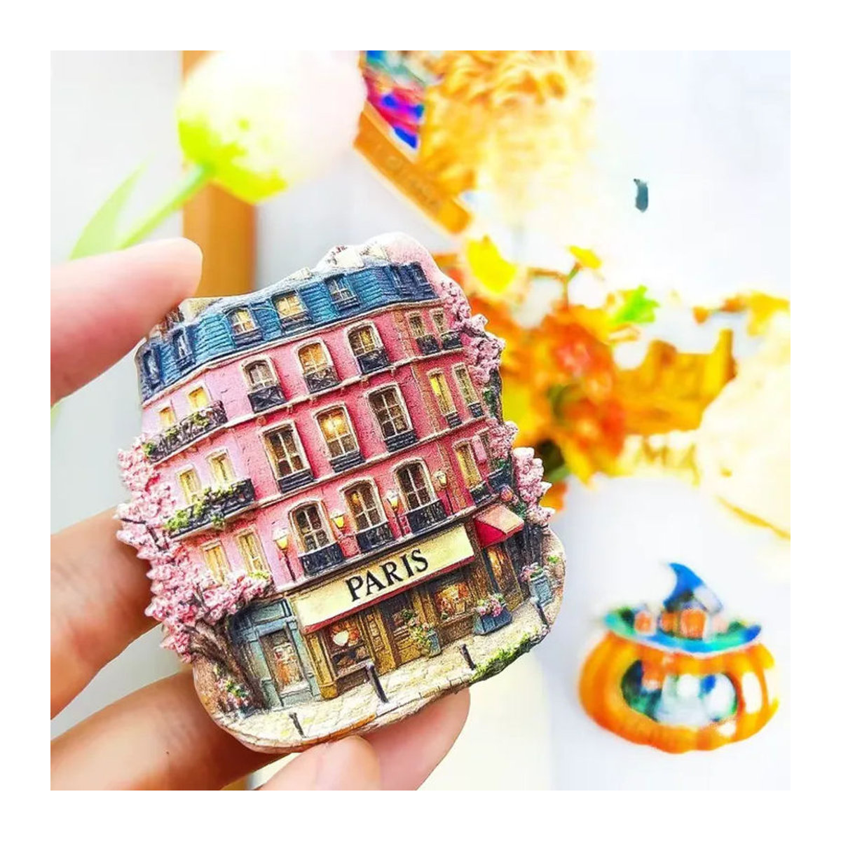 BearPaw Kühlschrankmagnet Paris Frankreich mit rosa 3D Haus und Kirschblüten aus Kunstharz in Vintage-Optik - Bild 2