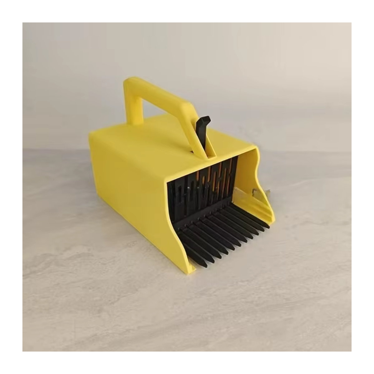 Beerenpflücker aus Kunststoff mit ergonomischem Griff für die Gartenarbeit - Bild 5