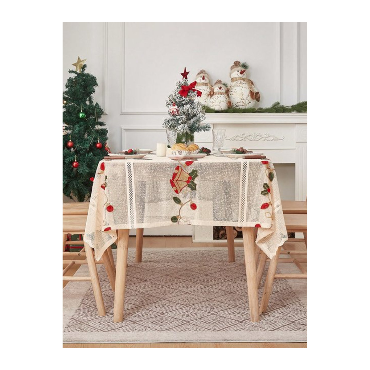 Beige Weihnachts-Tischdecke aus Spitze für deine Weihnachtsdekoration - Bild 1