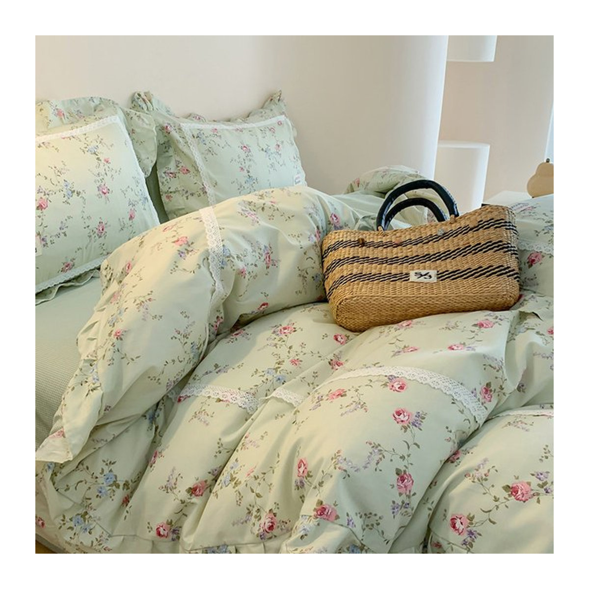 Bettwäsche-Set aus 100 % Baumwolle mit botanischem Blumenmuster und Rüschen für Doppelbett und Queen-Size inklusive 1 Bettlaken und 2 Kissenbezügen - Bild 1