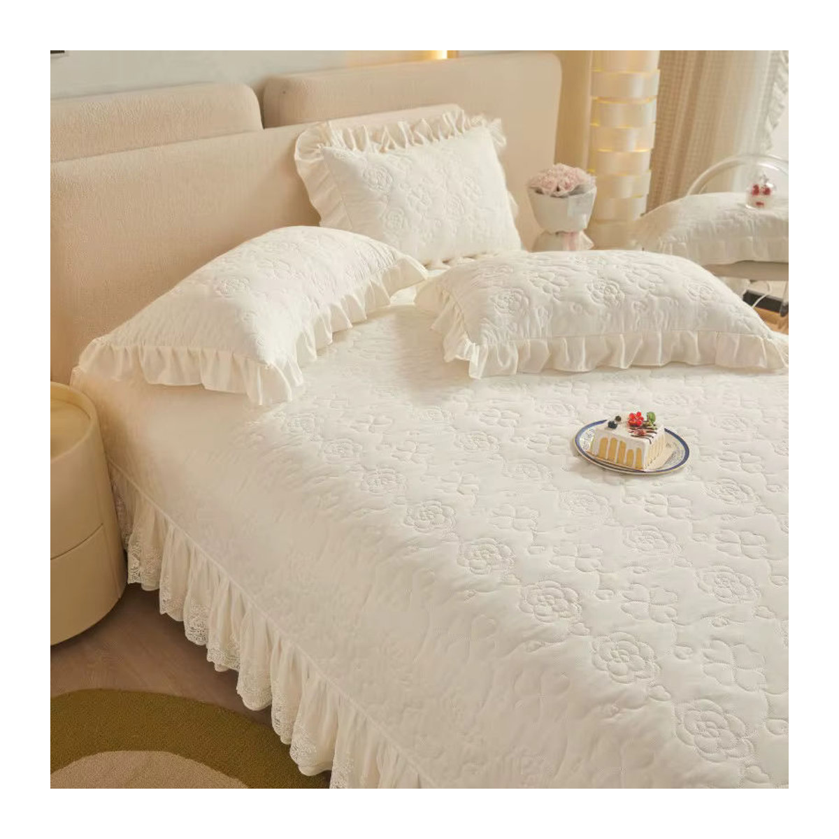 Bettwäsche-Set mit Blumen geprägter weißer Spitze, bestehend aus einer Tagesdecke und 2 Kissenbezügen - Bild 3
