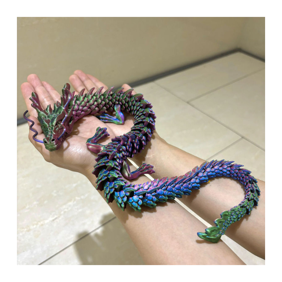 Bewegliche Drachen Statue in Grün und Mehrfarbig als Desktop Dekoration und Sammlerstück, Höhe: 60 cm - Bild 3