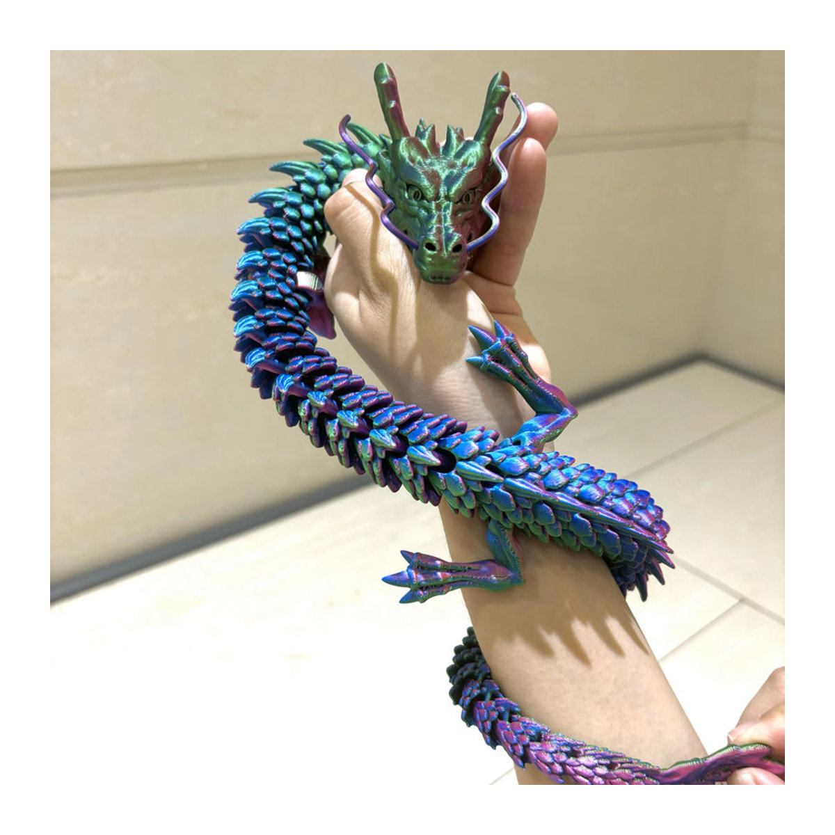 Bewegliche Drachen Statue in Grün und Mehrfarbig als Desktop Dekoration und Sammlerstück, Höhe: 60 cm - Bild 4
