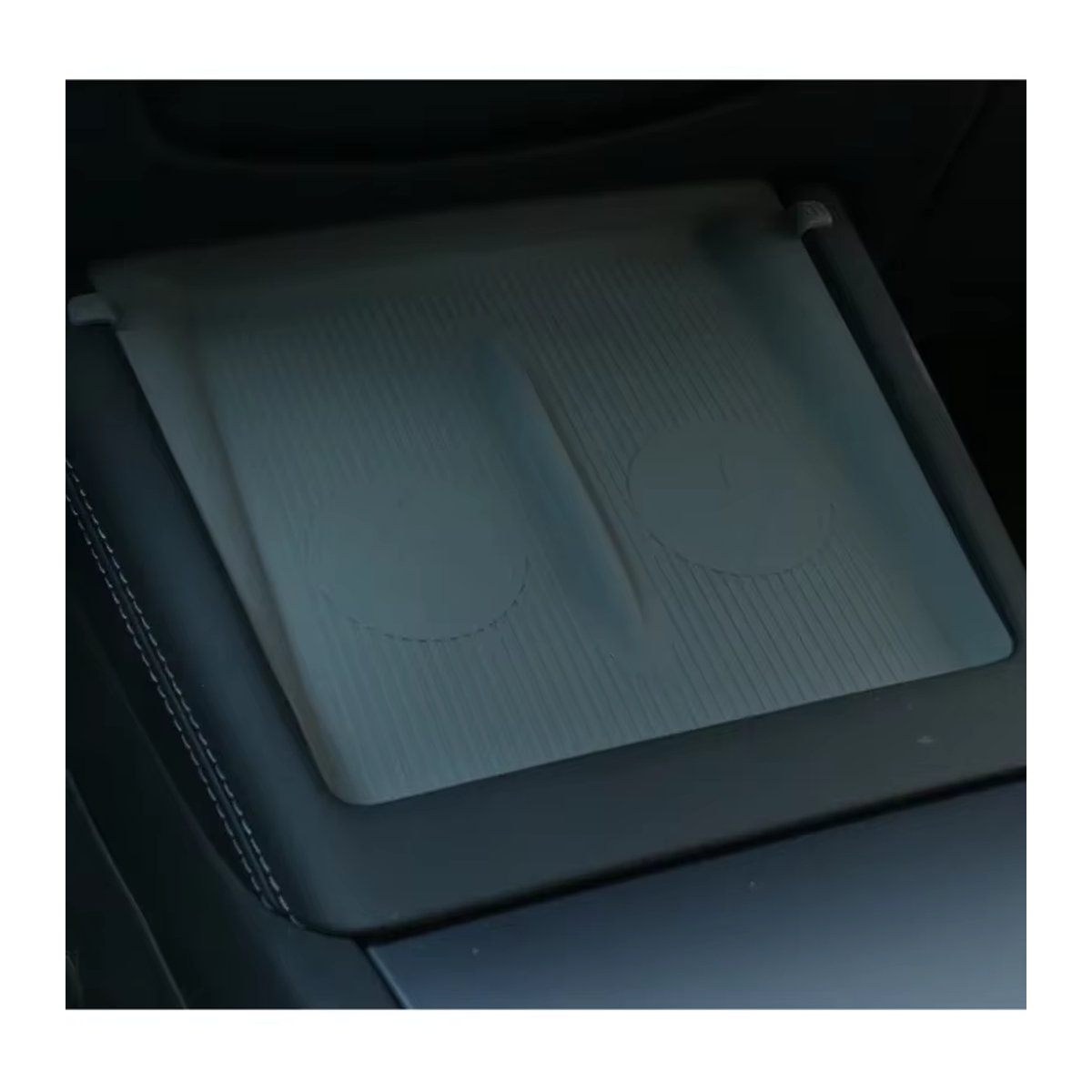 Beworth Silikon Anti-Slip Lade-Pad für Tesla Modell Y Juniper 2025 und Modell 3 Highland 2024 in Schwarz mit minimalistischem Design - Bild 2