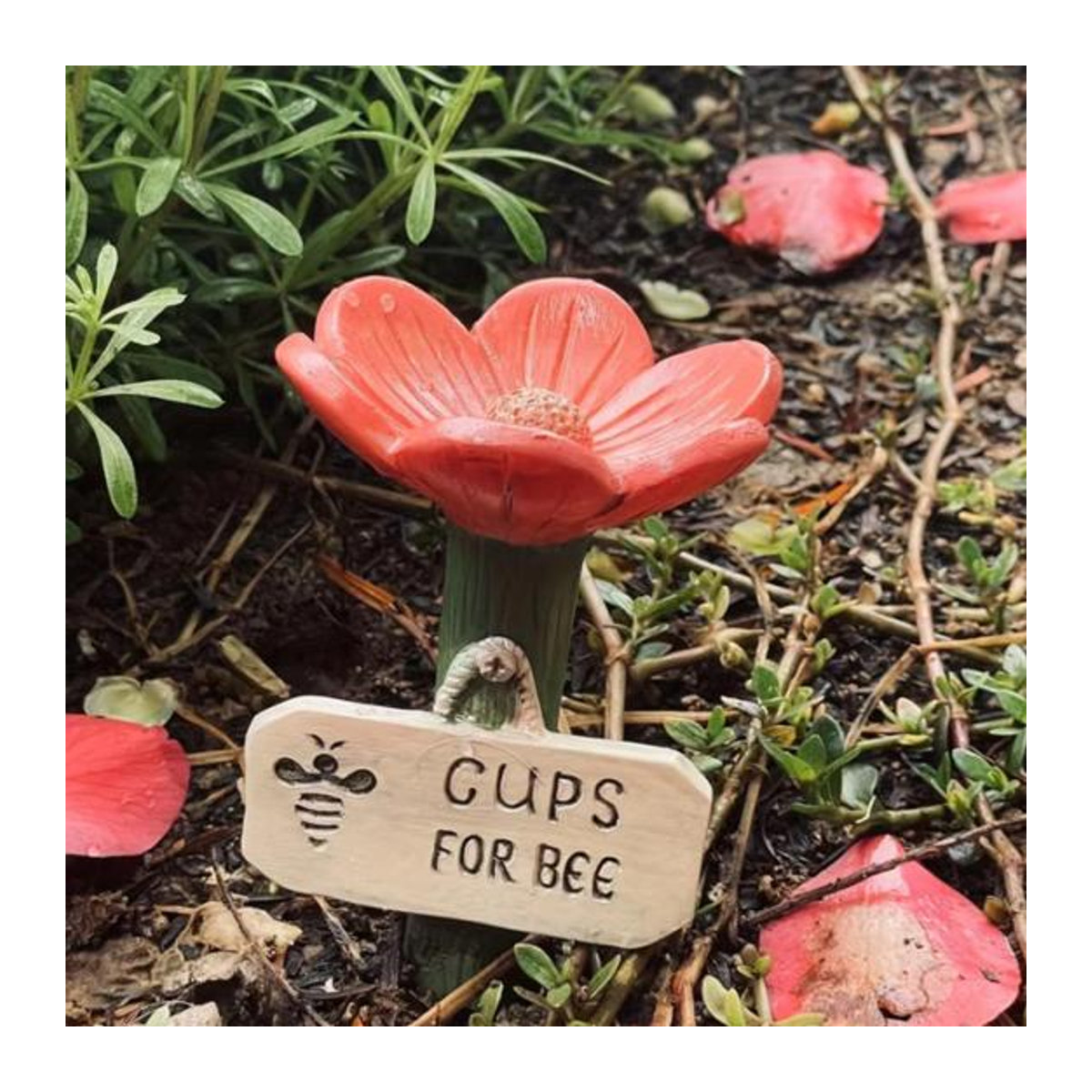 Bienen-Trinkstation Hello Garden aus Keramik in Rot, Blumenförmige Bienenfreundliche Schale für den Garten - Bild 3