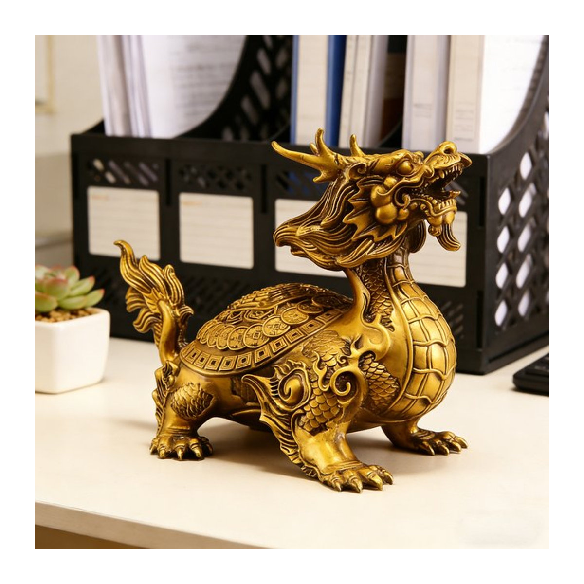 Bixie Beast Messing-Drachenschildkröte als goldene Schreibtisch-Statue für Feng Shui Reichtum und Schutz als dekoratives Kunstobjekt für dein Zuhause oder Büro - Bild 1