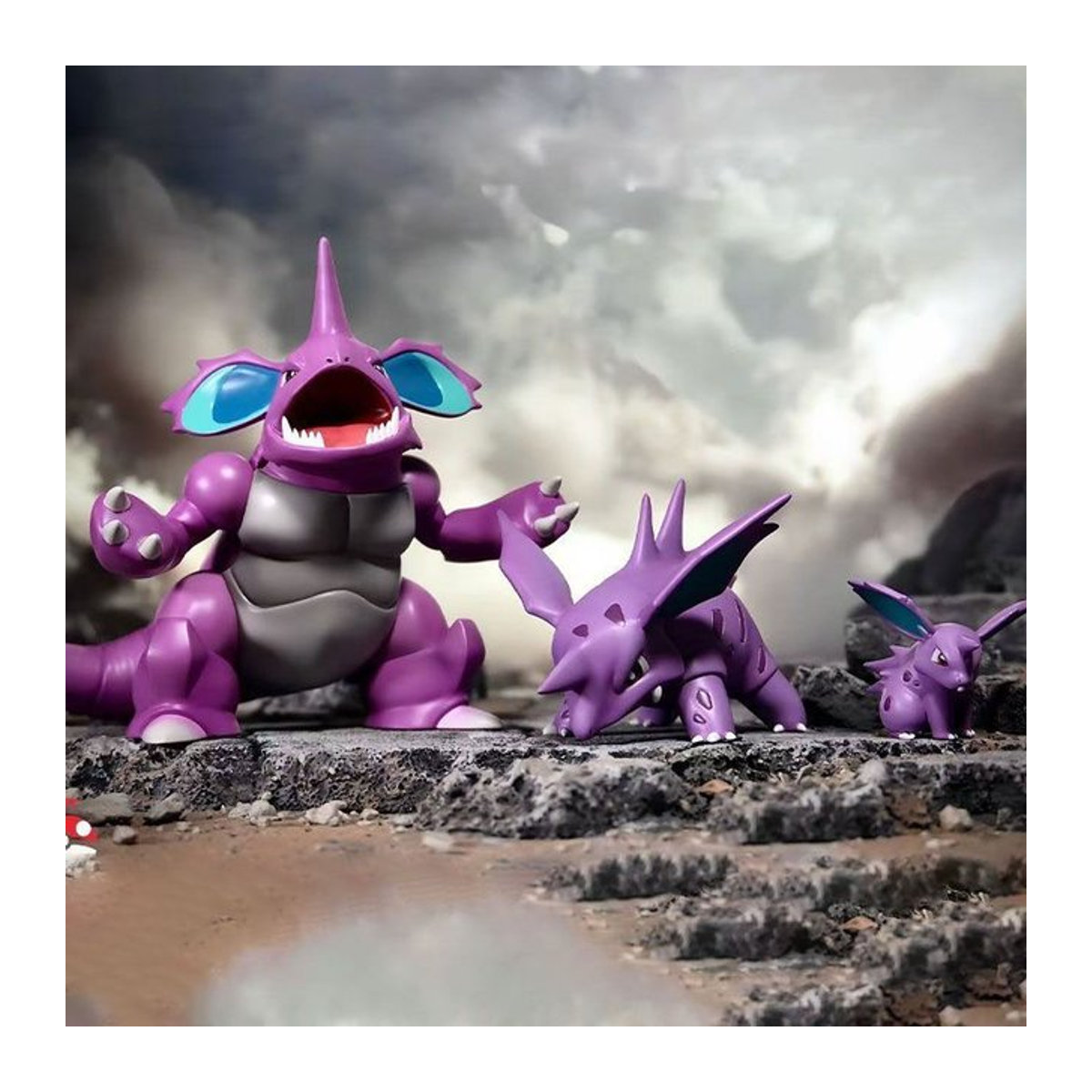 Bkm Pokemon Anime Figur Nidoking Nidorino Nidoran Sammlerstück aus Kunststoff in Blau und Lila - Bild 1