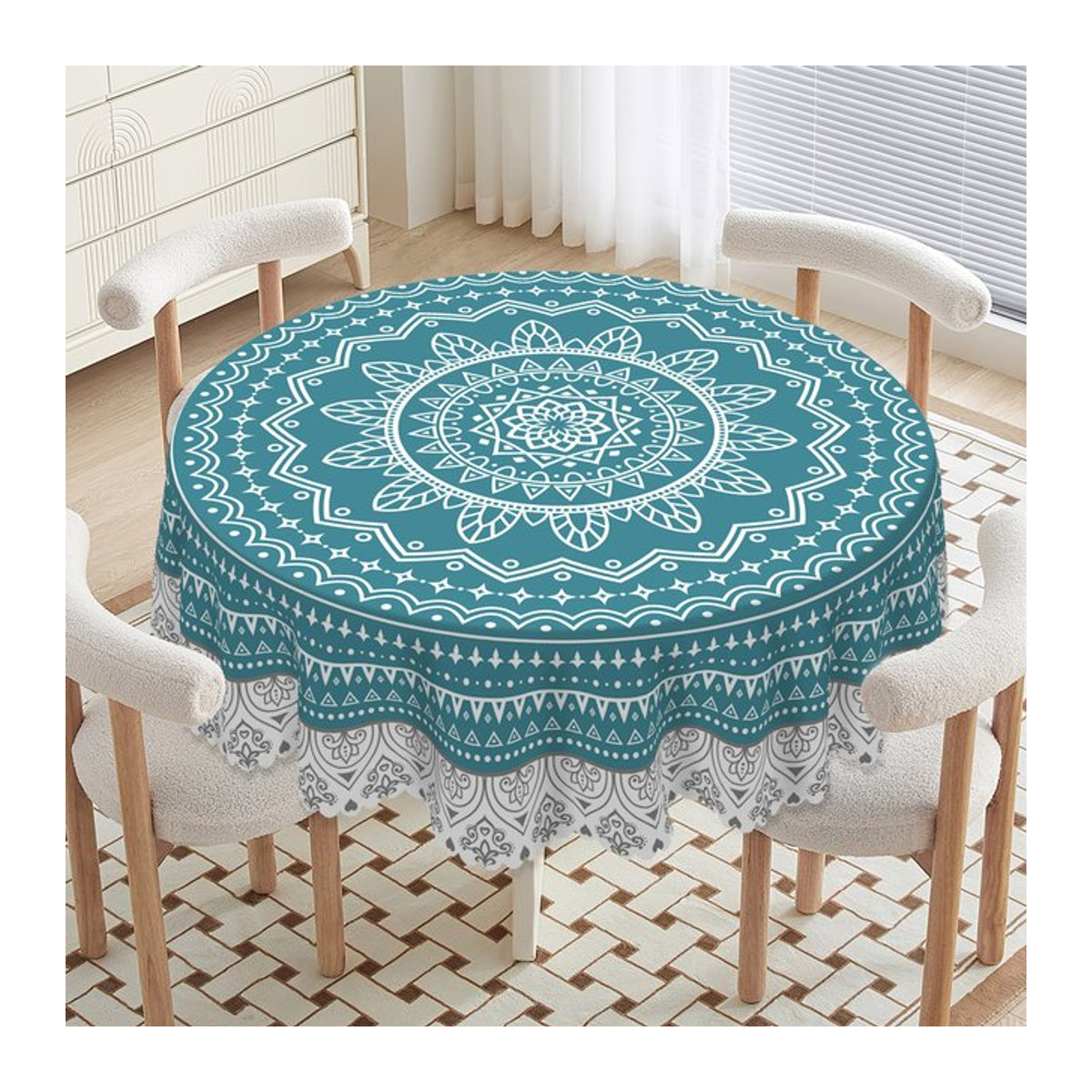 Blau gemusterte Polyester-Tischdecke mit geometrischen Bohemian-Formen und gewelltem Rand für deine Küchen- und Raumdekoration - Bild 1