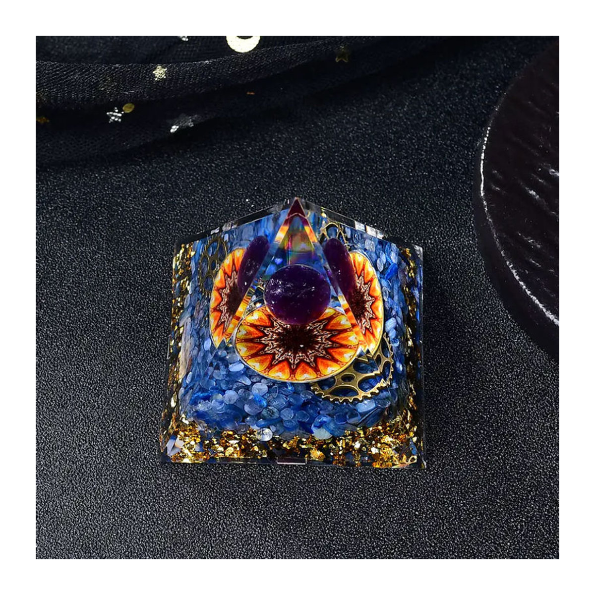 Blaue Lapislazuli-Kugel und Harz-Energiepyramide als dekorativer Heilstein im Bohemian-Stil - Bild 4