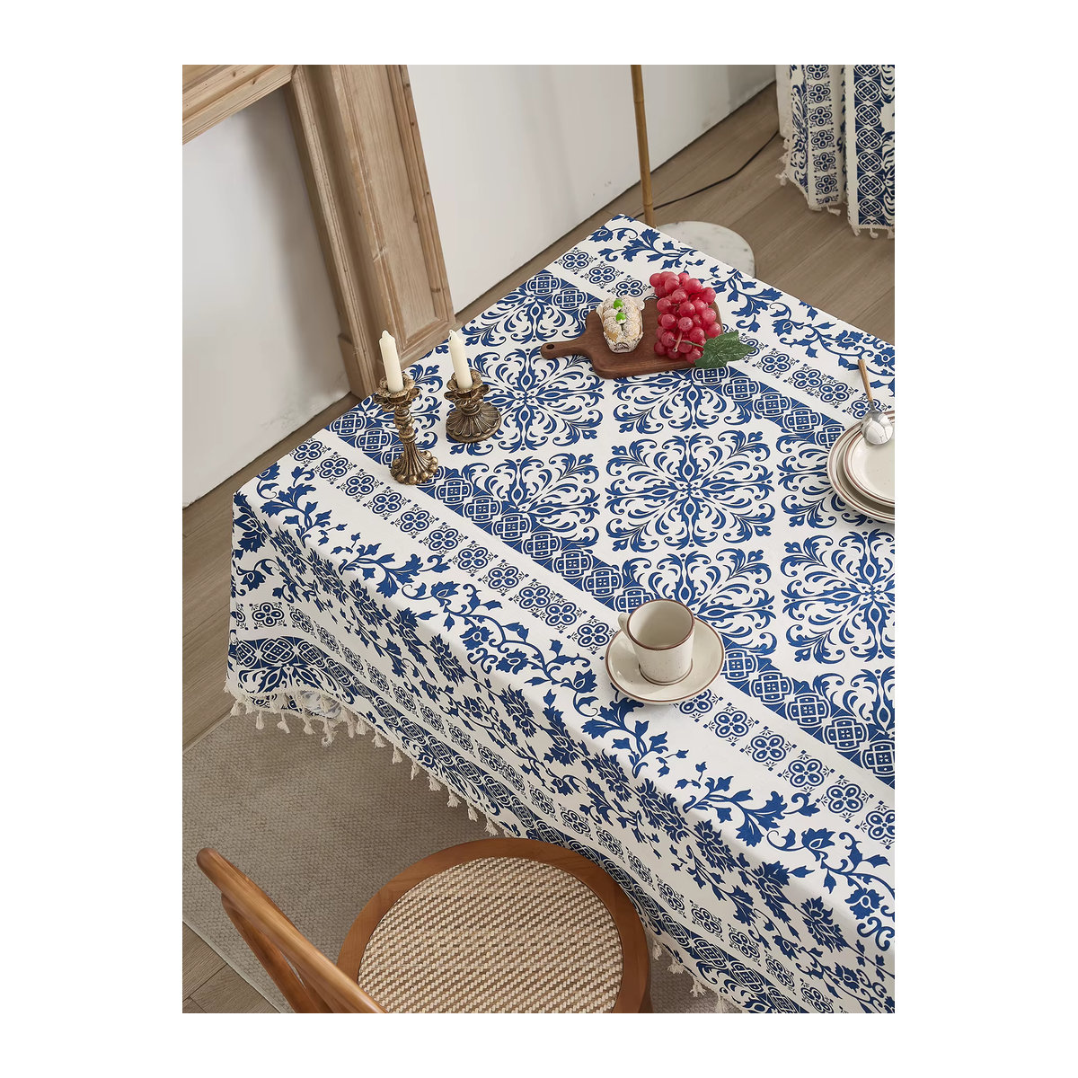 Blaue Tischdecke mit Blumenmuster aus Baumwolle und Leinen für deinen Couchtisch oder Esstisch - Bild 2
