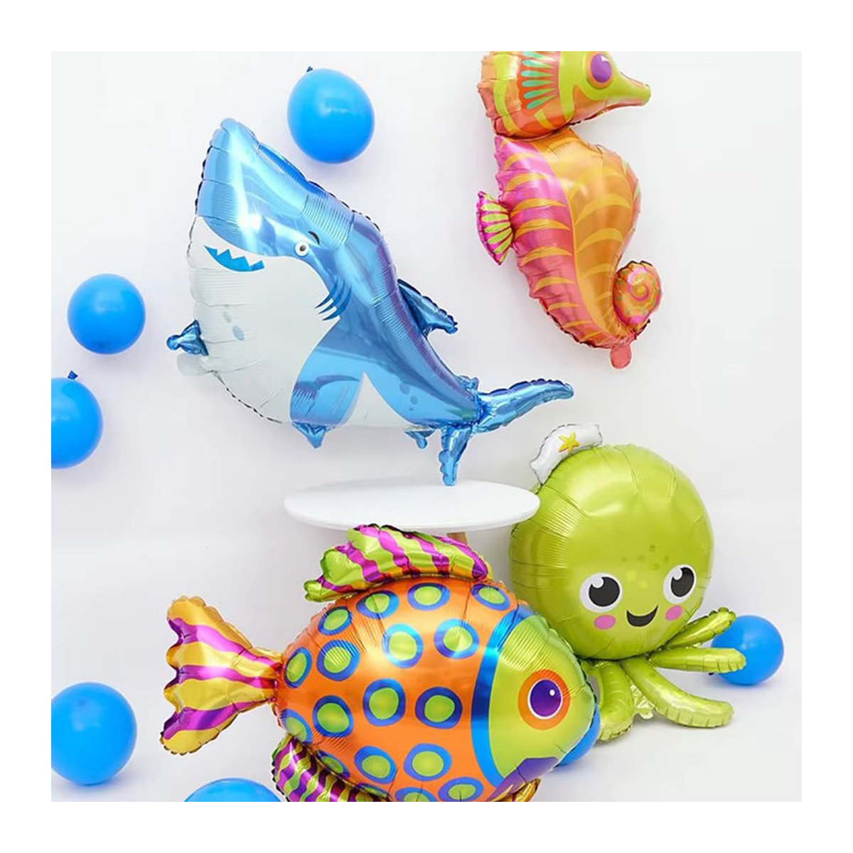 Blauer Aluminium-Folienballon mit Hai und Tintenfisch für deine maritime Geburtstagsdekoration - Bild 3