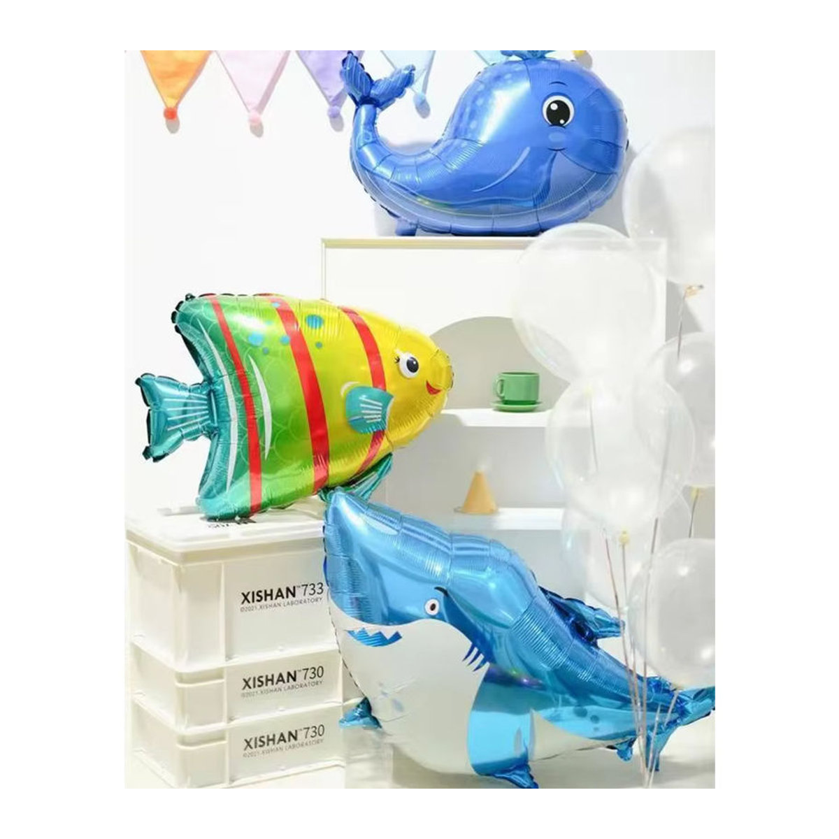 Blauer Aluminium-Folienballon mit Hai und Tintenfisch für deine maritime Geburtstagsdekoration - Bild 4