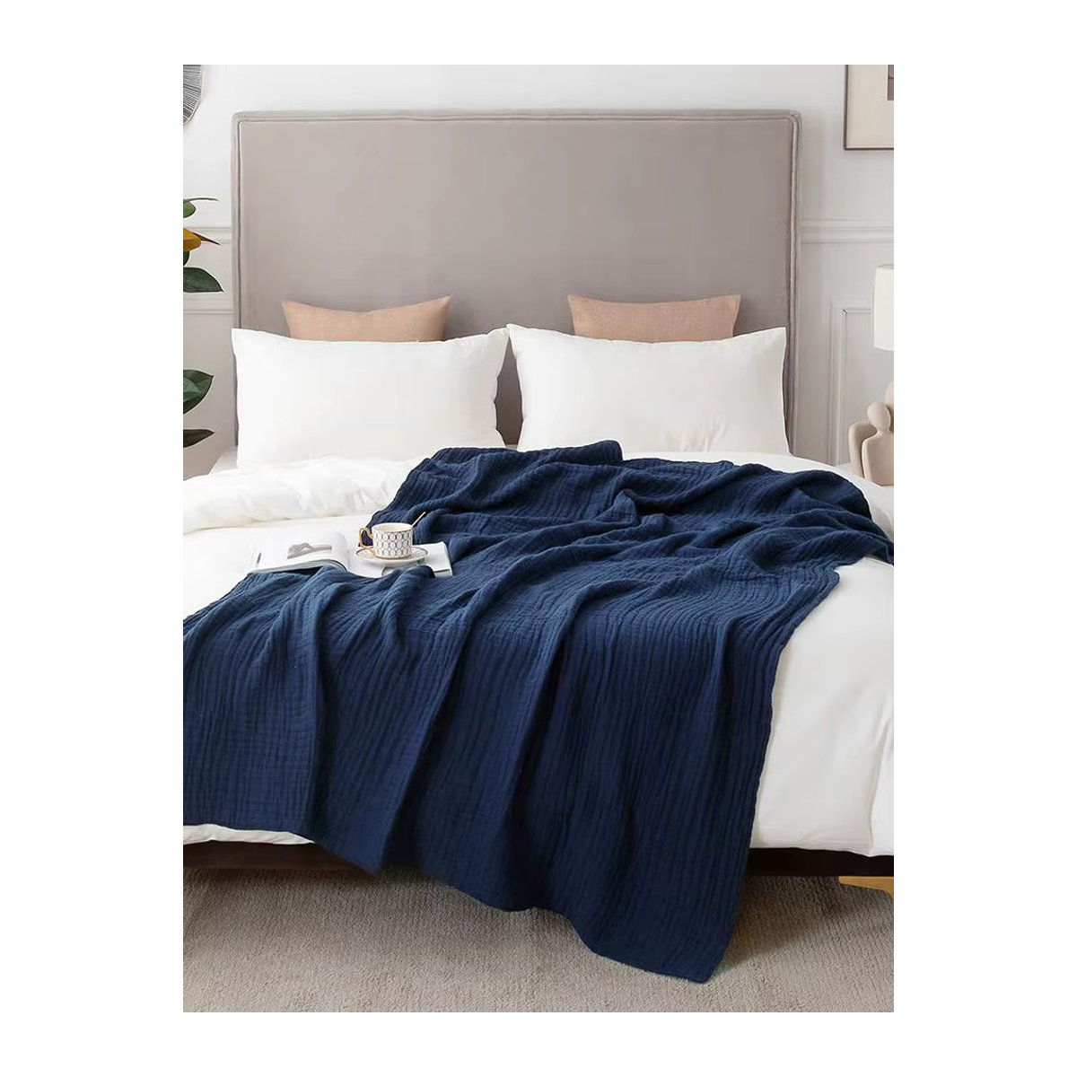 BLUELANS Musselin-Decke aus Baumwolle, atmungsaktiver Sommer-Couch-Überwurf in Weiß oder Blau - Bild 1