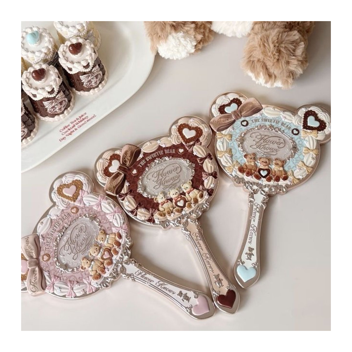 BLUME KNOWS Sweetie Bear Collection Make-up-Handspiegel aus Kunststoff in Mehrfarbig - Bild 1