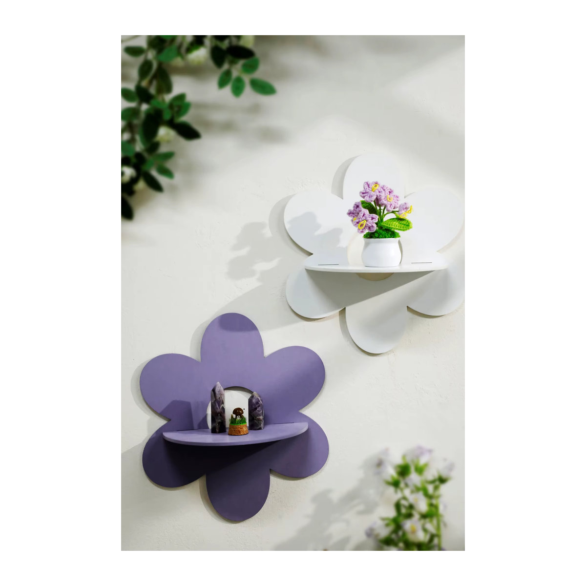 Blumenförmige Wandregale aus Holz in Mehrfarbig für das Kinderzimmer – Wandmontiertes Dekorregal im floralen Design - Bild 3
