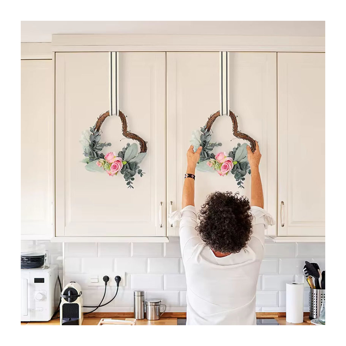 Bohemian Blumenkranz aus Rattan mit floraler Dekoration in Grün und Mehrfarbig als hängender Wandbehang - Bild 3