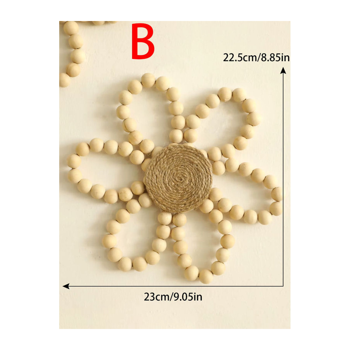 Boho Blumenkranz aus Holzperlen und floralen Elementen in Beige als hängende Wanddekoration für den Frühling - Bild 2