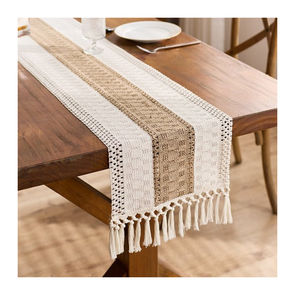 Boho Makramee-Tischläufer mit Quasten in Creme und Braun für deine Heimdekoration - Bild 1