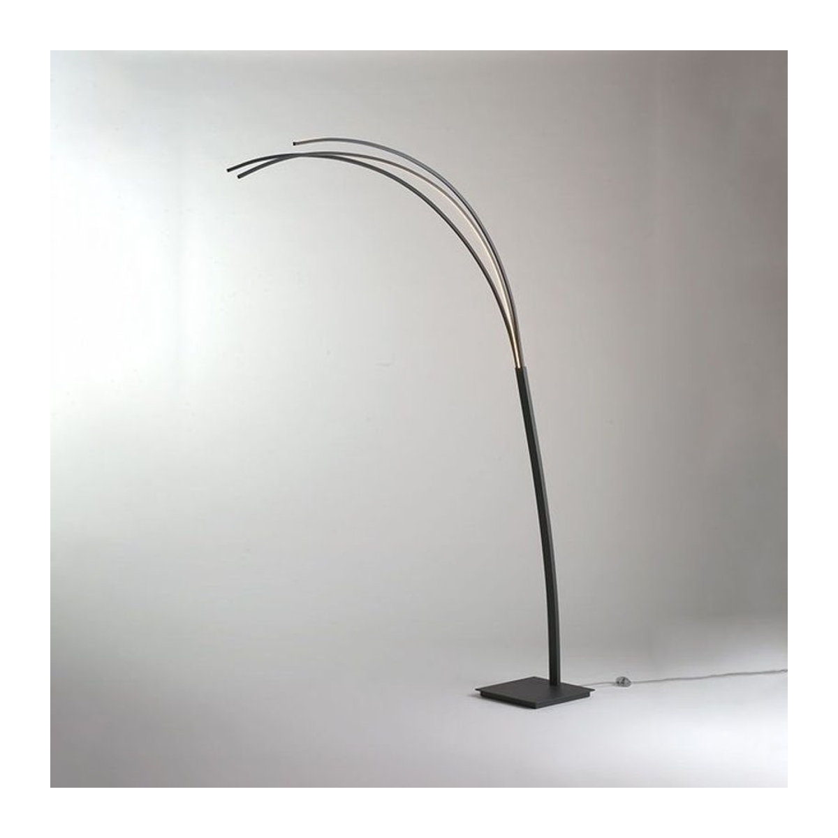 Bopp Leuchten Bow LED-Bogenlampe in Anthrazit mit warmweißem Licht (2700K) - Bild 1