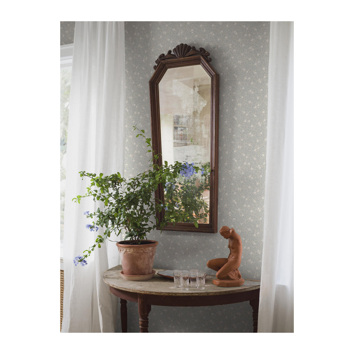 BoråsTapeter Wallpaper Myrten in Weiß, Blau und Grau mit Blumenmuster - 5714 - Bild 1