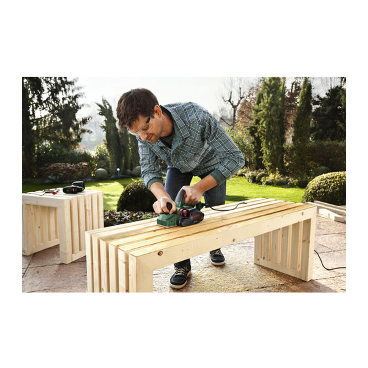 Bosch Home and Garden PHO 2000 Elektrohobel mit 680 W und 82 mm Hobelbreite in Grün - Bild 3