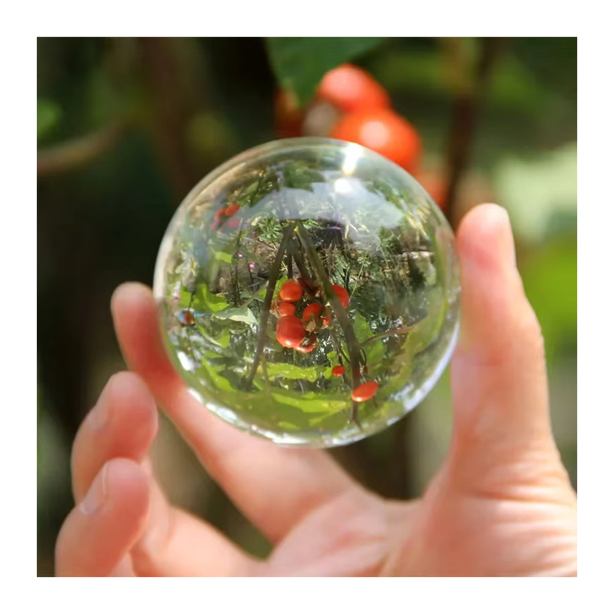 BOTG Kristallkugel aus Glas mit Standfuß in Transparent, geometrische Dekofigur für Feng Shui und Heimdekoration - Bild 3