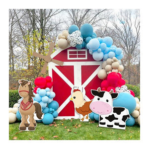 Bunte Bauernhof Tier Party-Deko aus Karton mit Kuh, Schaf und Schwein für Geburtstag oder Baby Shower im Landhaus-Stil