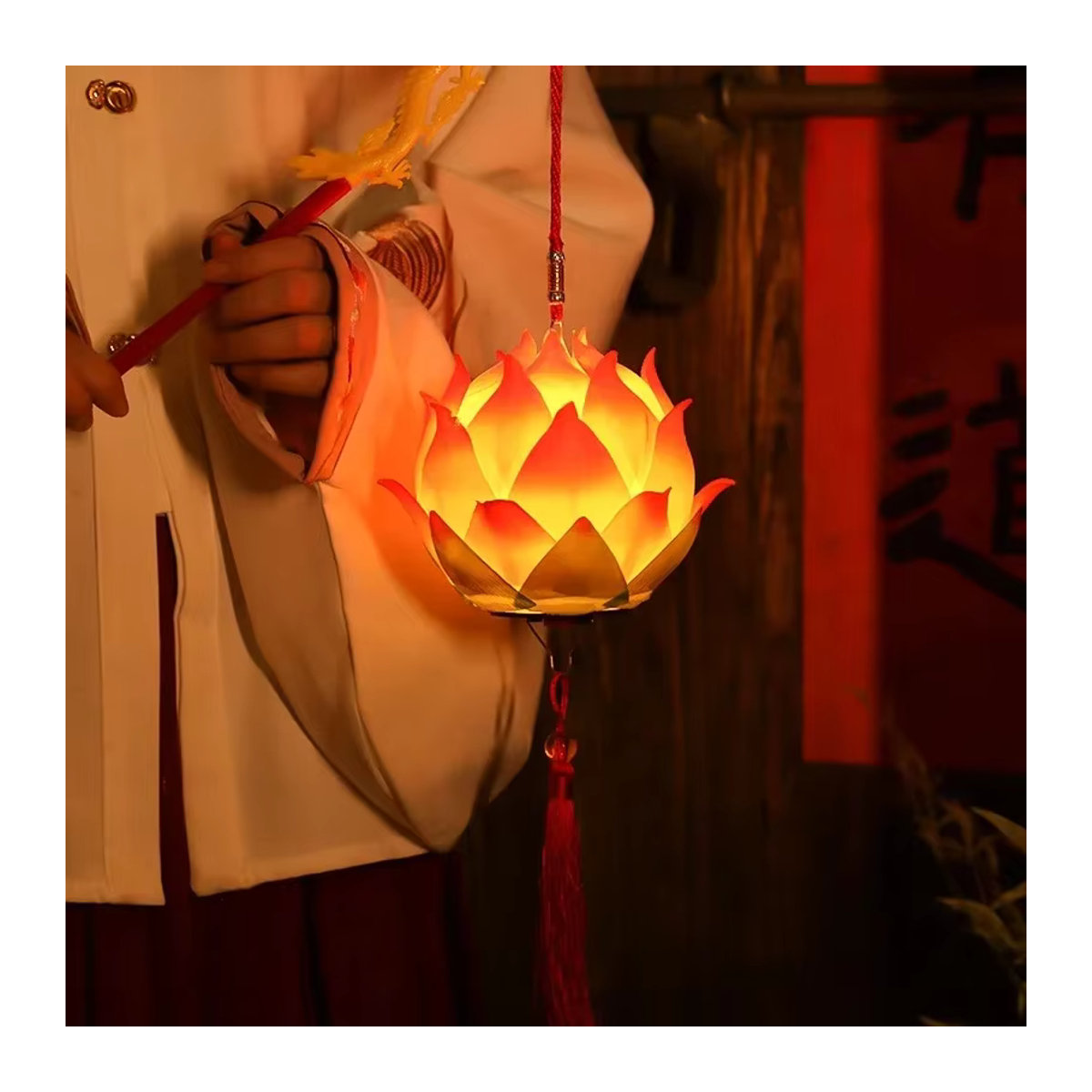 Bunte Lotus Laterne als handliche Leuchtdekoration für das Mid-Autumn Festival - Bild 6