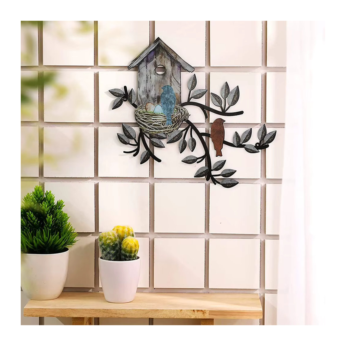 Bunte Metall-Wanddekoration in Baumform mit Vogelhaus für den Außenbereich und Innenbereich im Landhausstil - Bild 4