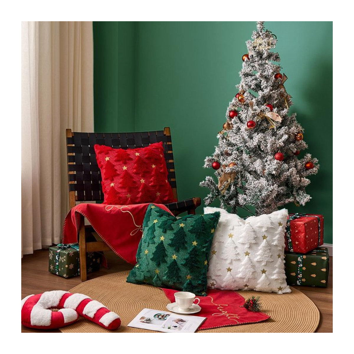 BUYNOW Plüsch Kissenbezug mit Weihnachtsbaum und Stern Stickerei in Rot Grün Weiß für dein Wohnzimmer oder Sofa - Bild 1