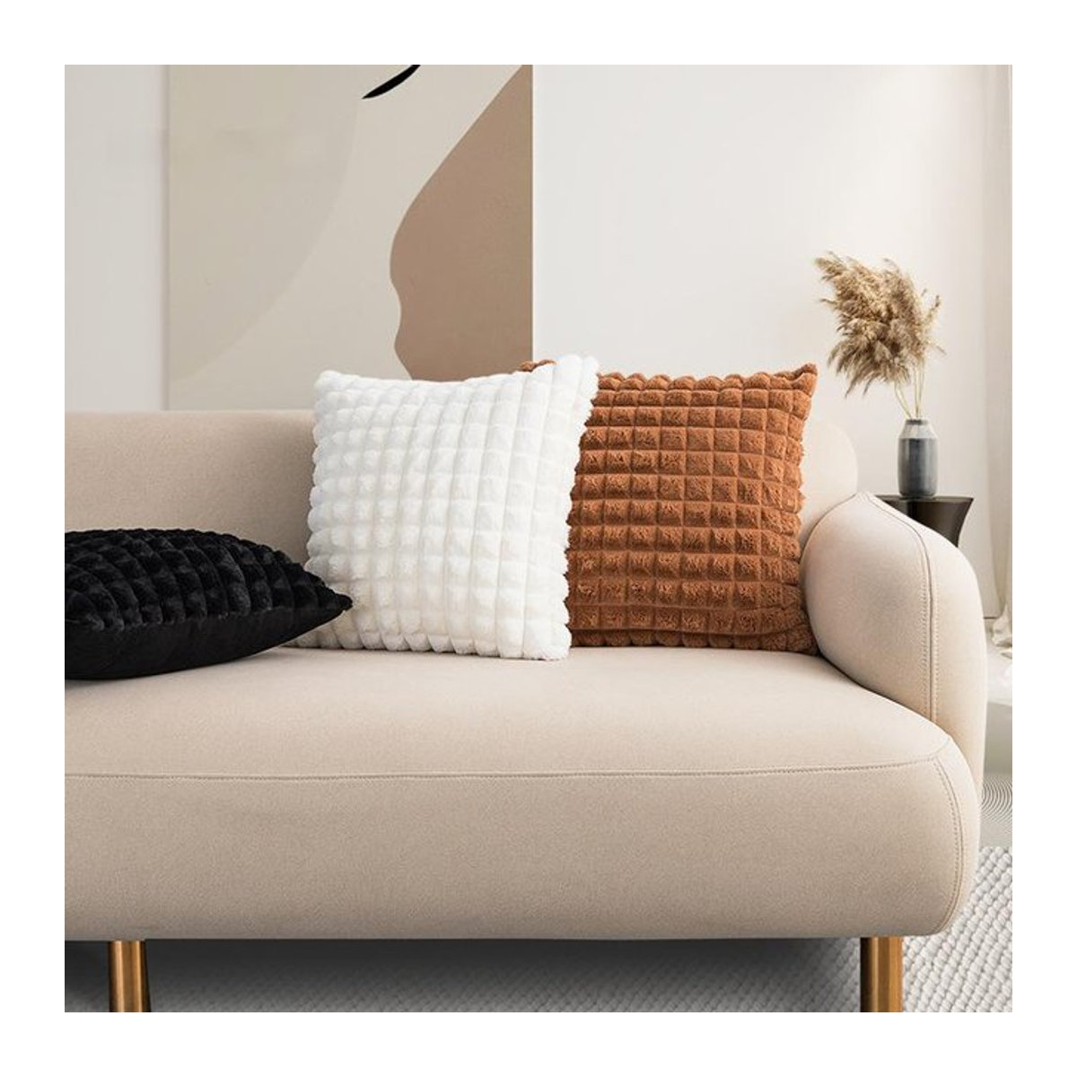 BUYNOW Quadratischer Kissenbezug aus Kunstfell in Plüsch-Optik für Wohnzimmer und Schlafzimmer in Braun oder Weiß - Bild 1