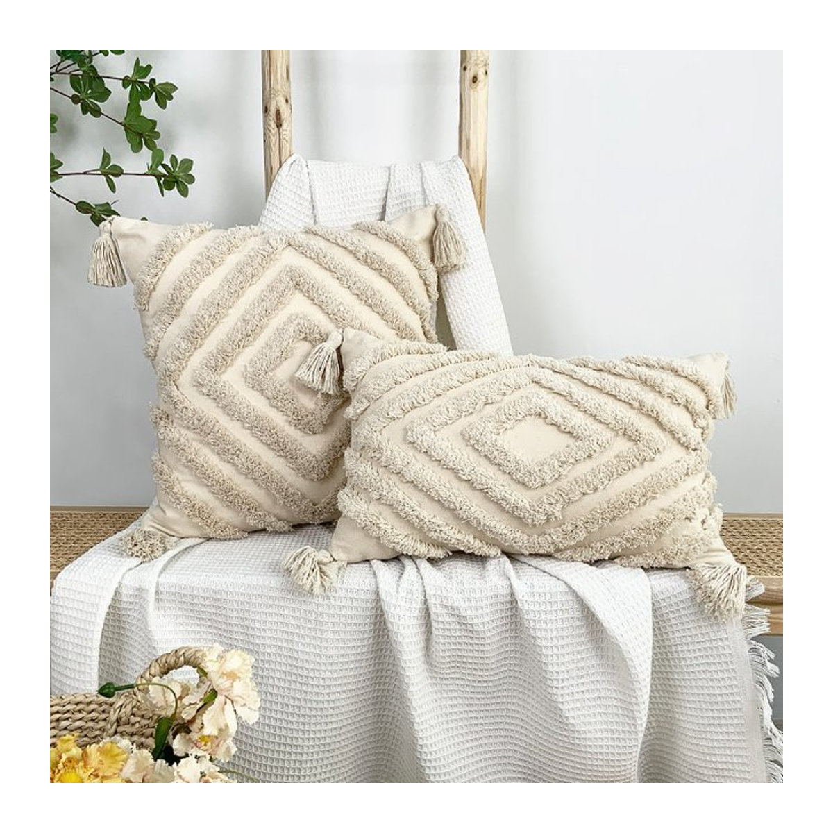 CANIRICA Kissenbezug aus 100 % Baumwolle im Boho-Stil mit geometrischem Design und Quasten, Weiß und Beige - Bild 1