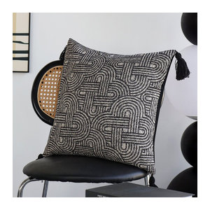 CANIRICA Kissenbezug mit geometrischem Jacquard-Muster und Quaste in Schwarz im Retro Boho-Stil