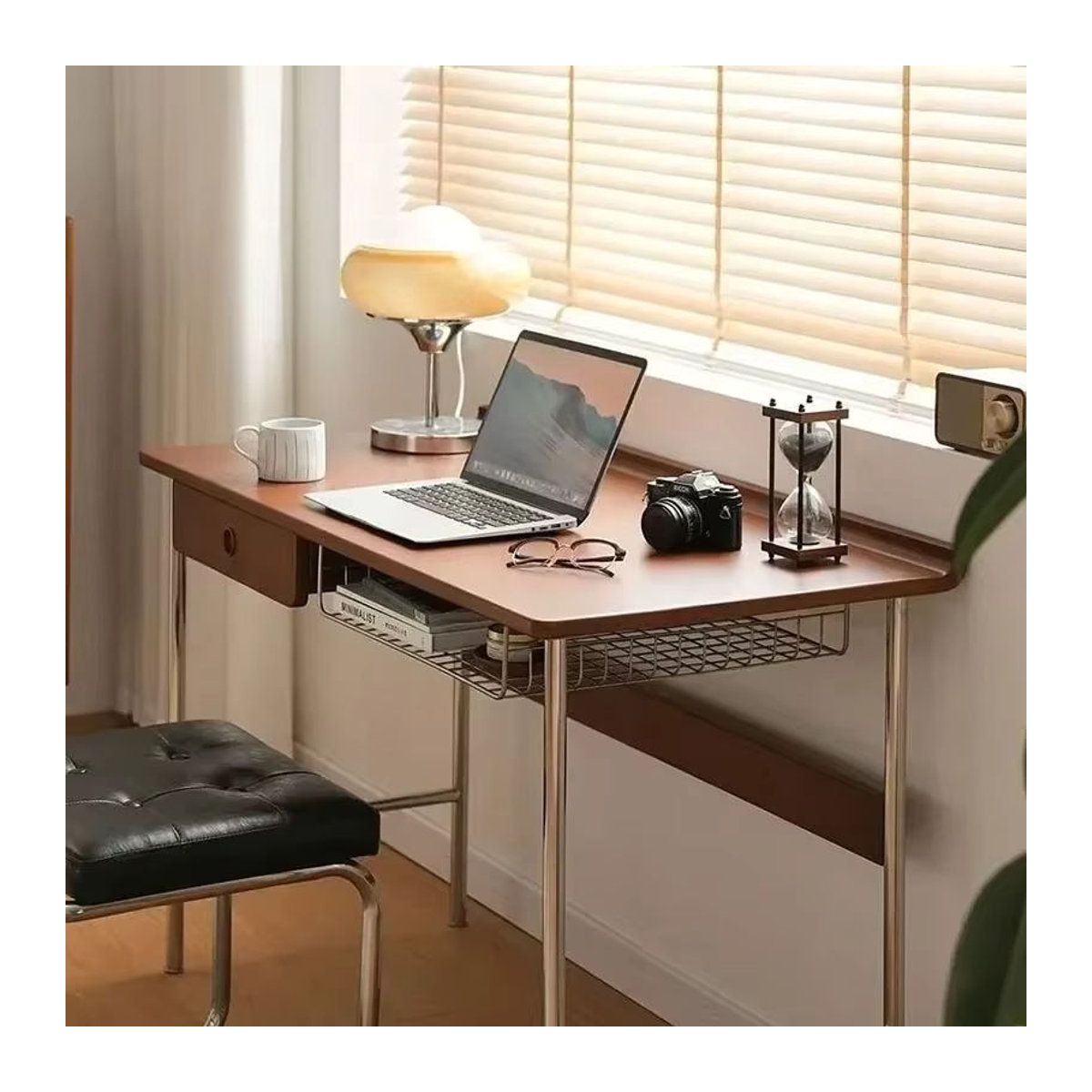 Cavandon Schreibtisch aus Holz in Braun im skandinavischen Design für Schlafzimmer und Büro - Bild 3