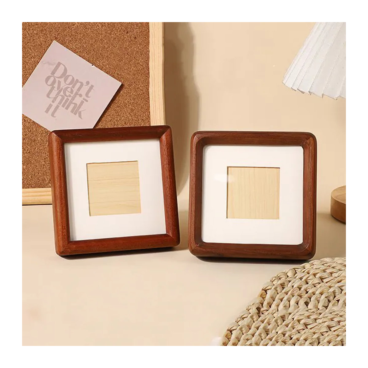CHENGWEI Mini-Fotorahmen aus massivem Walnussholz in Schwarz und Braun, quadratisch mit abgerundeten Ecken, für Wandmontage oder Tischaufstellung, 10 x 10 cm - Bild 1