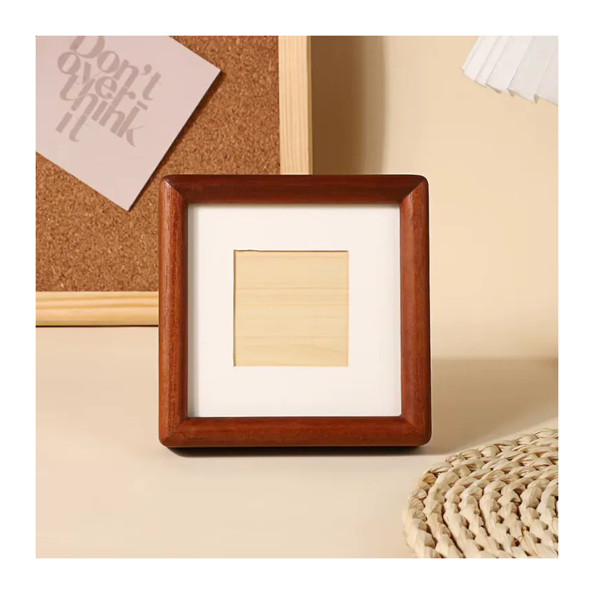 CHENGWEI Mini-Fotorahmen aus massivem Walnussholz in Schwarz und Braun, quadratisch mit abgerundeten Ecken, für Wandmontage oder Tischaufstellung, 10 x 10 cm - Bild 3