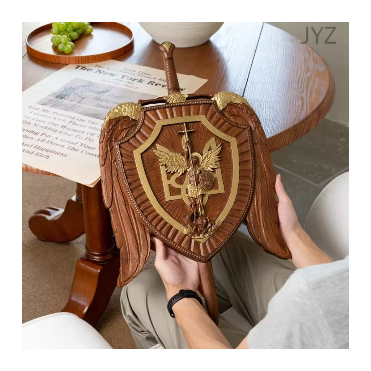 Christliche Wanddekoration Heiliges Schwert Erzengel Michael Schild als Holzschnitzerei in Braun - Bild 3