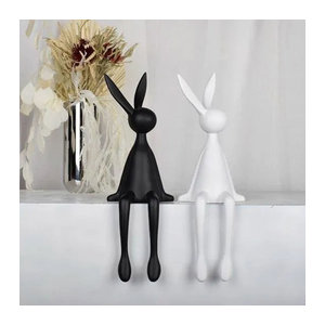 CO&LO Sitzende Kaninchenfigur aus Kunstharz in Weiß und Schwarz als moderne Tierskulptur zur Osterdekoration