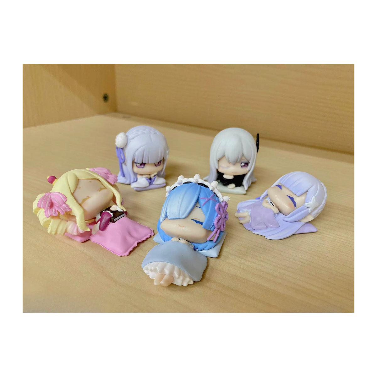 COKANO Emilia Rem Anime Schlaffiguren aus Re:Zero - Stehende Kawaii Kapsel Spielzeug Figuren in Mehrfarbig - Bild 4