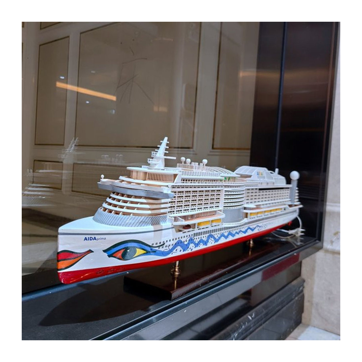 Columbus Luxus-Kreuzfahrtschiff-Modell Aida als dekoratives Holzboot-Ornament mit Licht in Weiß - Bild 1