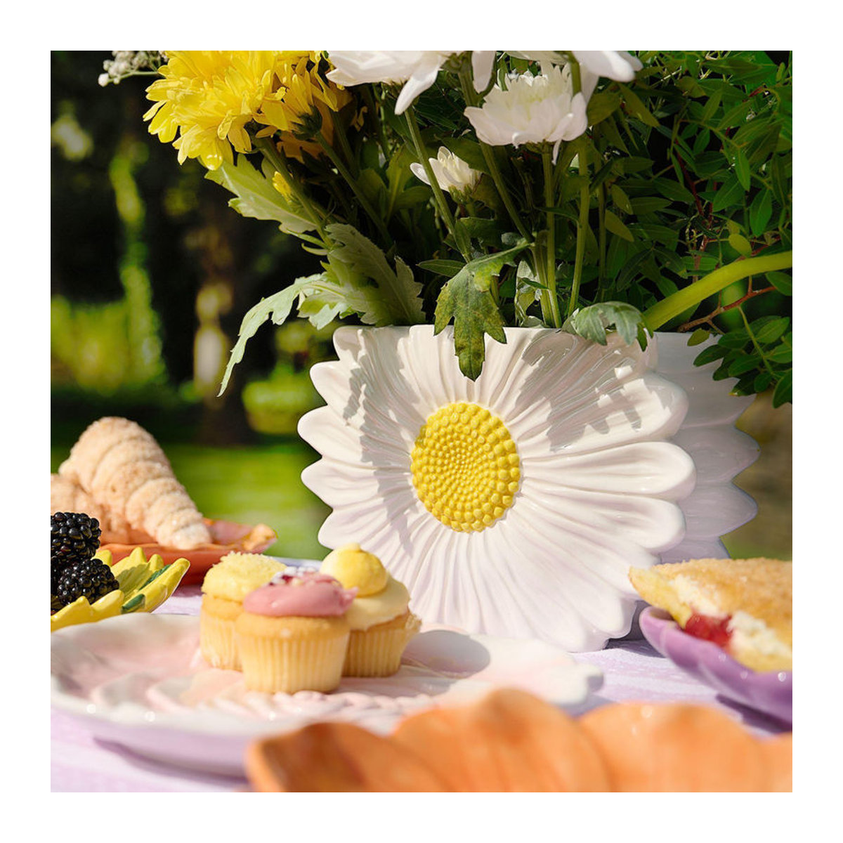Cottage Garden Vase Celebrations Gänseblümchen aus Keramik in Weiß B/T/H: 10,1 x 10,1 x 21,8 cm - Bild 3