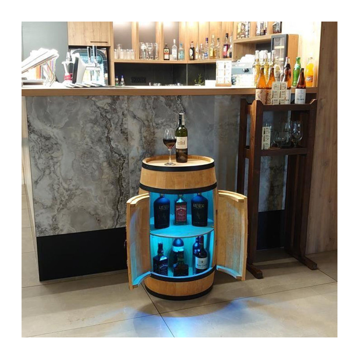 Creative Cooper RGB LED Weinregal aus Holz im Industrial Design, Holzfass mit Türen, Braun, B: 80 cm, T: 50 cm - Bild 3