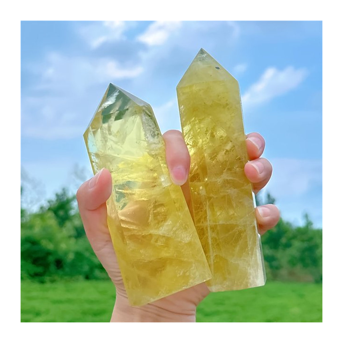 CRYSTALHOLA Citrin-Turm in Gelb – Geometrischer Kristallstein für deine Dekoration - Bild 1