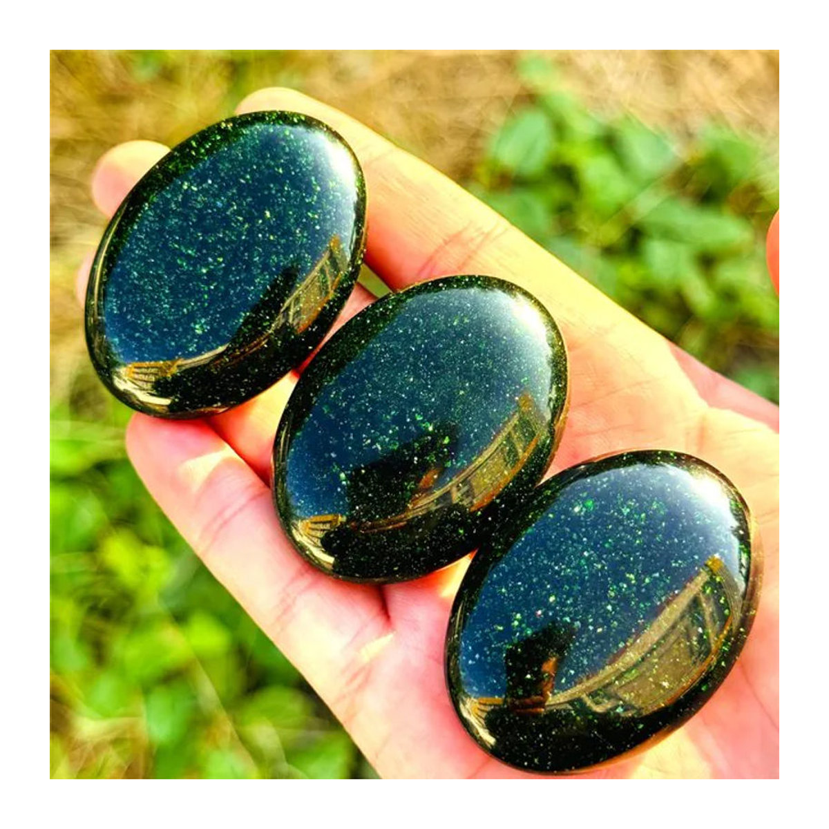 CrystalHola Grüner Sandstein Handstein – Polierter ovaler Taschenkristall für Meditation - Bild 1